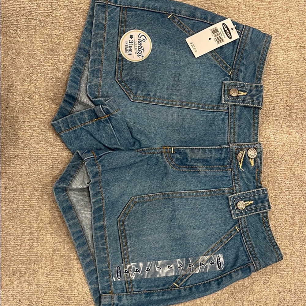 Women's Old Navy jean shorts.  Size 4.  New with tags.